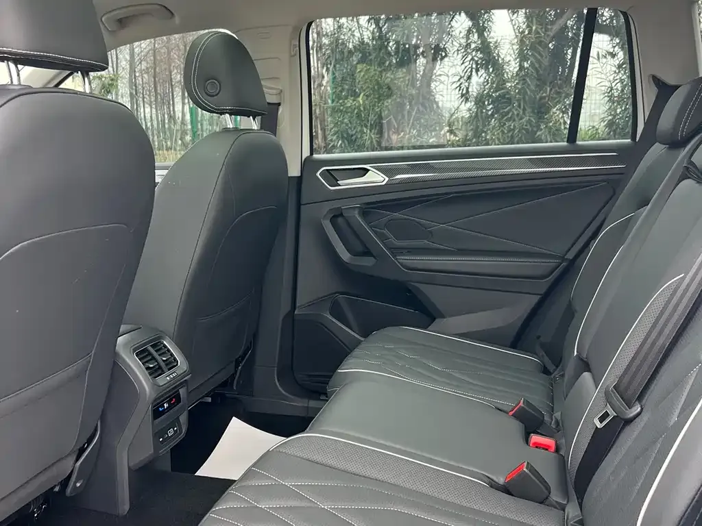 Volkswagen Tiguan L 2023 из CN, фото 3