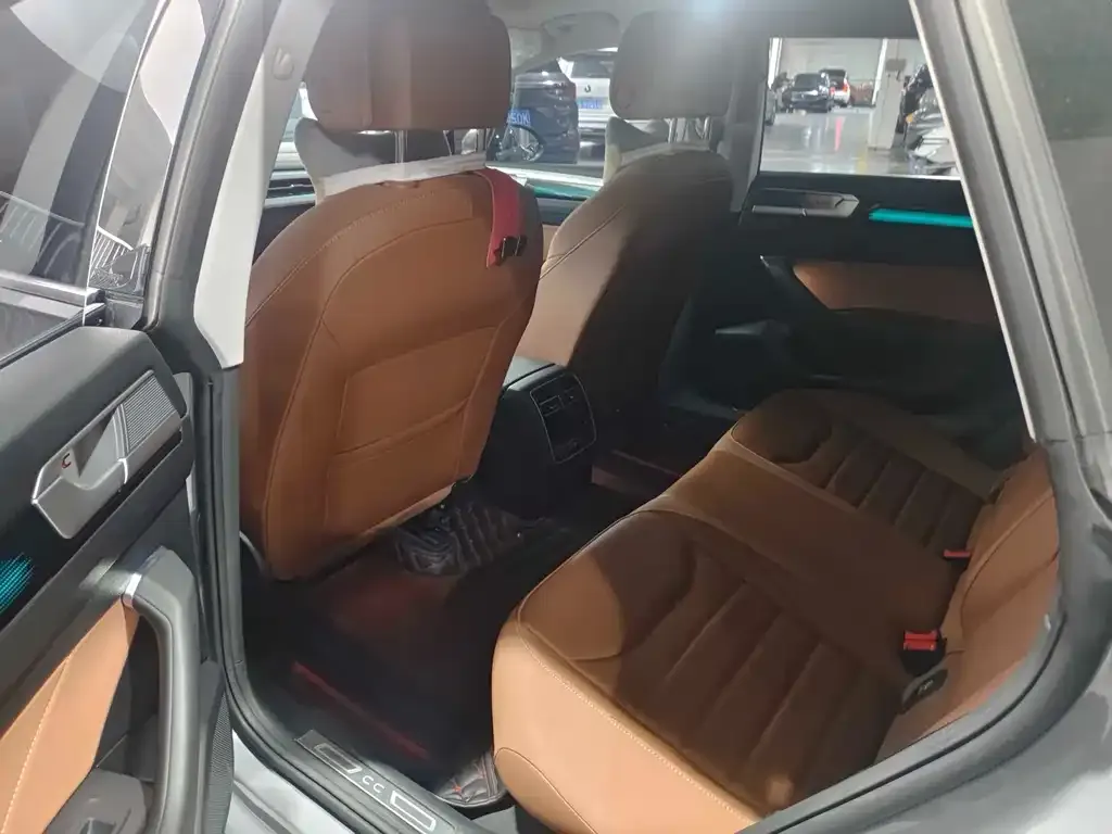 Volkswagen CC 2024 из CN, фото 4