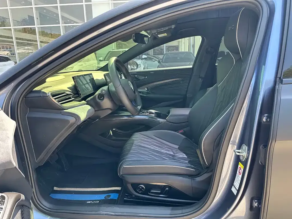 BYD Seal — фото 9