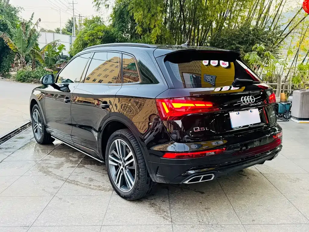 Audi Q5L — фото 5