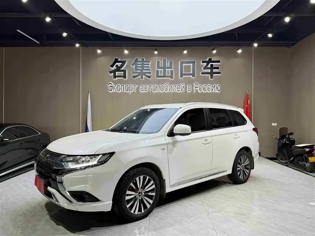 Mitsubishi Outlander — фото 1