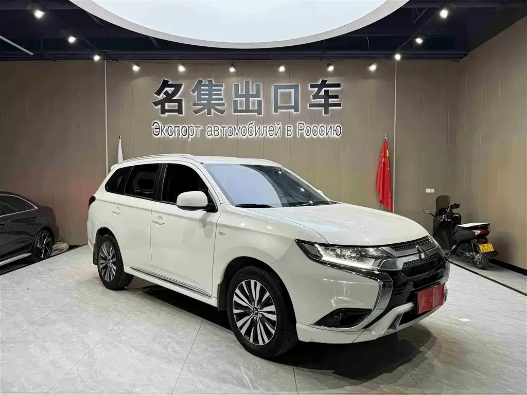 Mitsubishi Outlander — фото 7