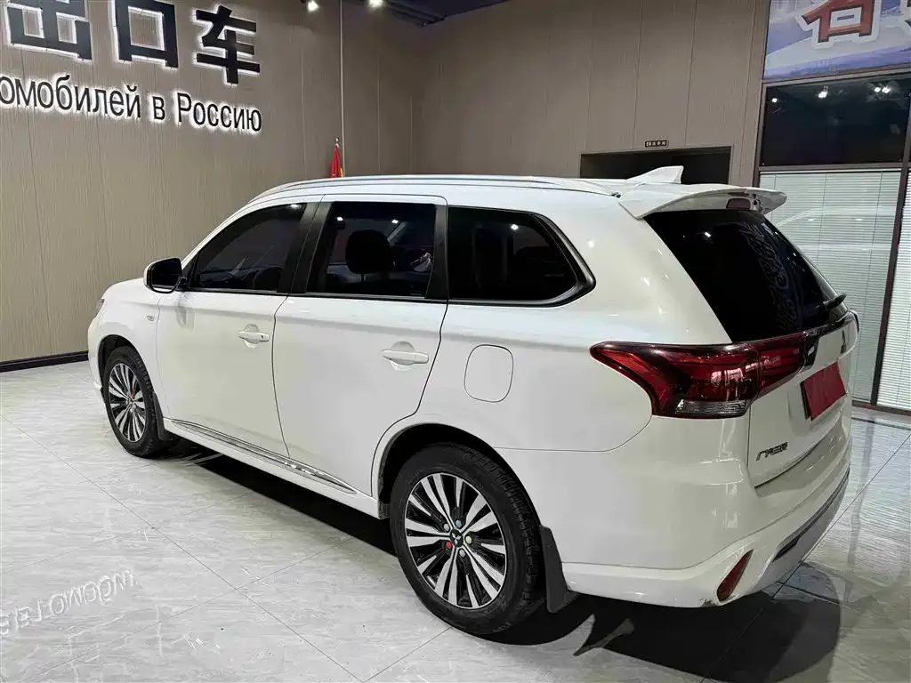 Mitsubishi Outlander — фото 6