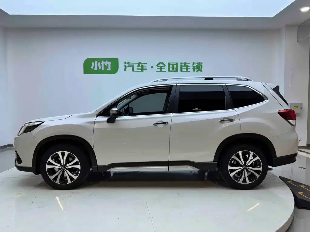 Subaru Forester — фото 1