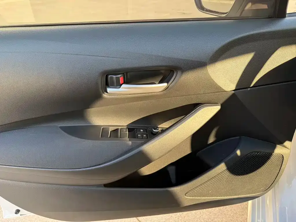 Toyota Corolla 2023 из CN, фото 1