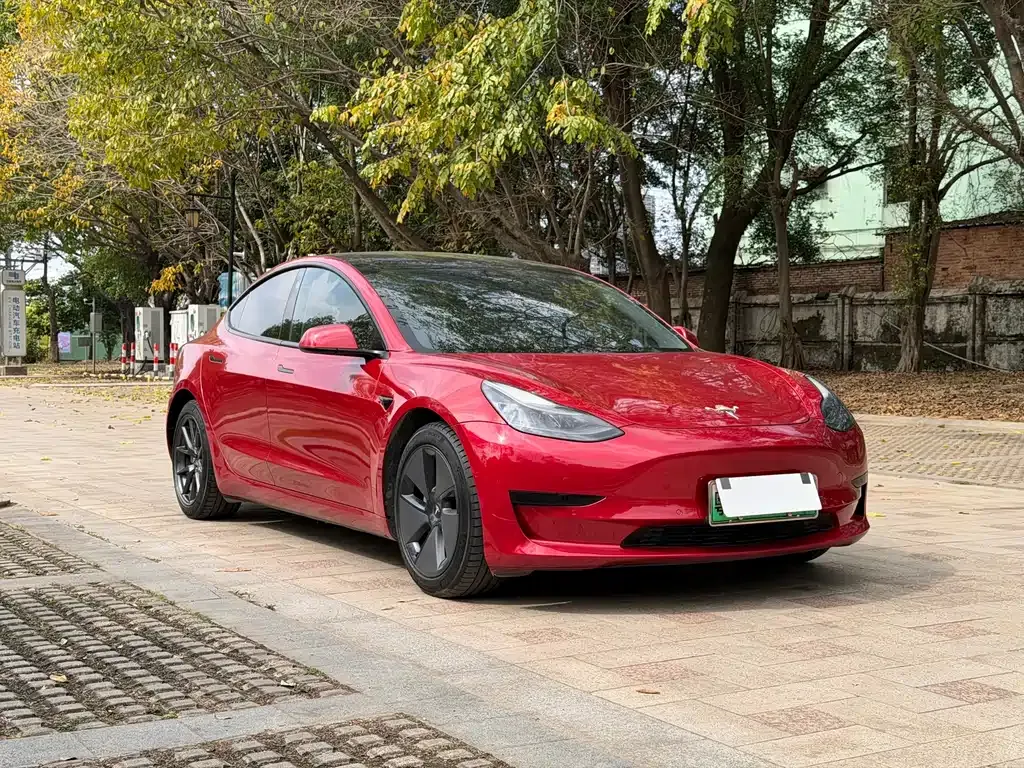 Tesla Model 3 — фото 4