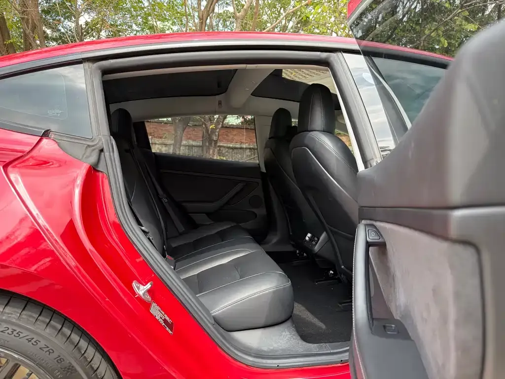 Tesla Model 3 — фото 2