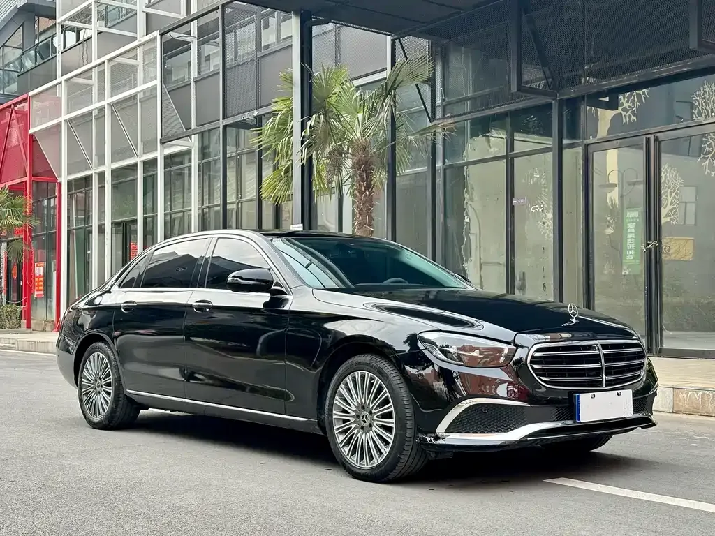 Mercedes-Benz E-Class — фото 8