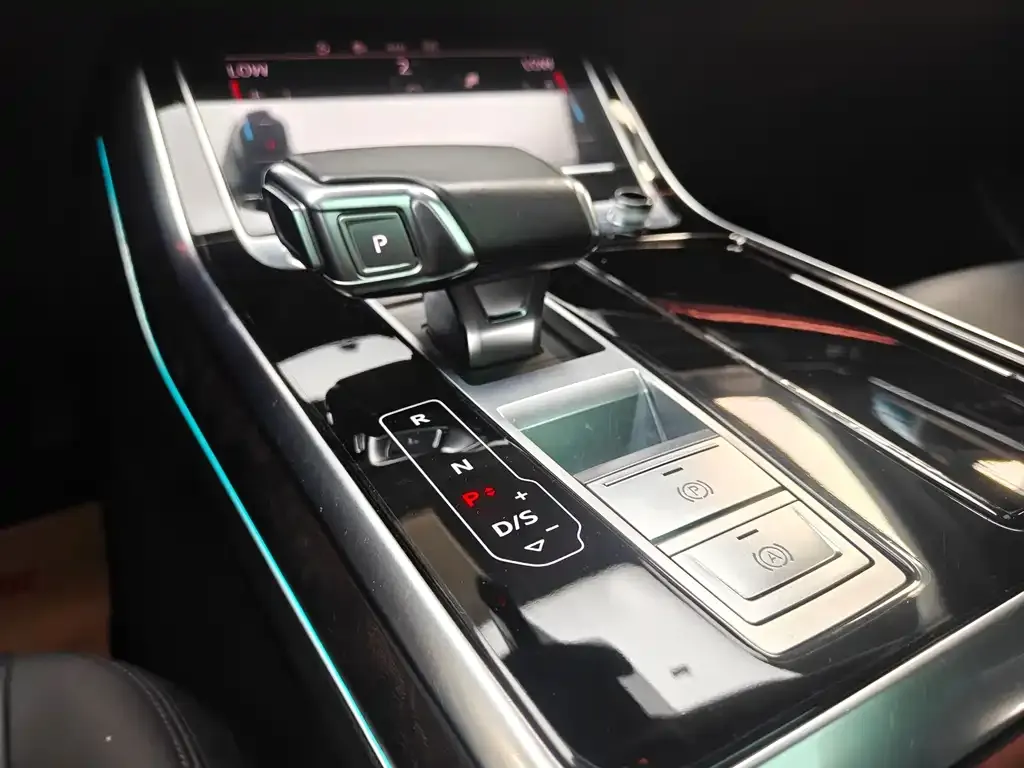 Audi Q8 2021 из CN, фото 3
