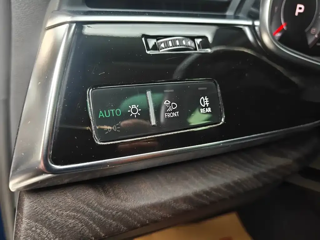 Audi Q8 2021 из CN, фото 10