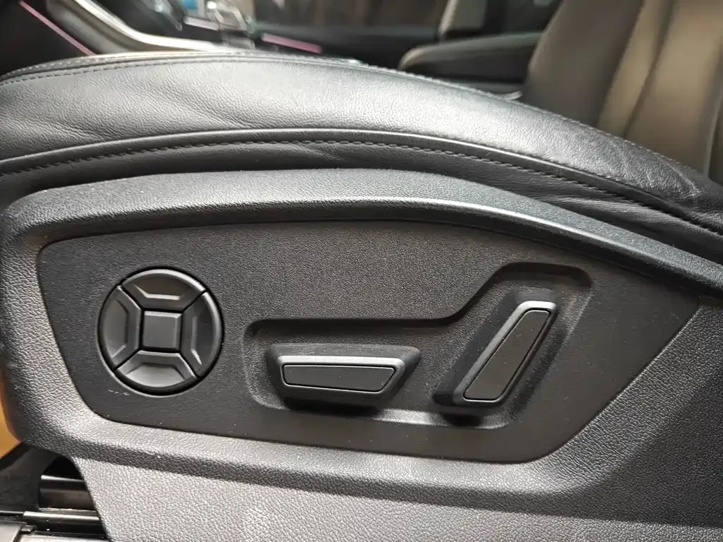Audi Q8 2021 из CN, фото 7