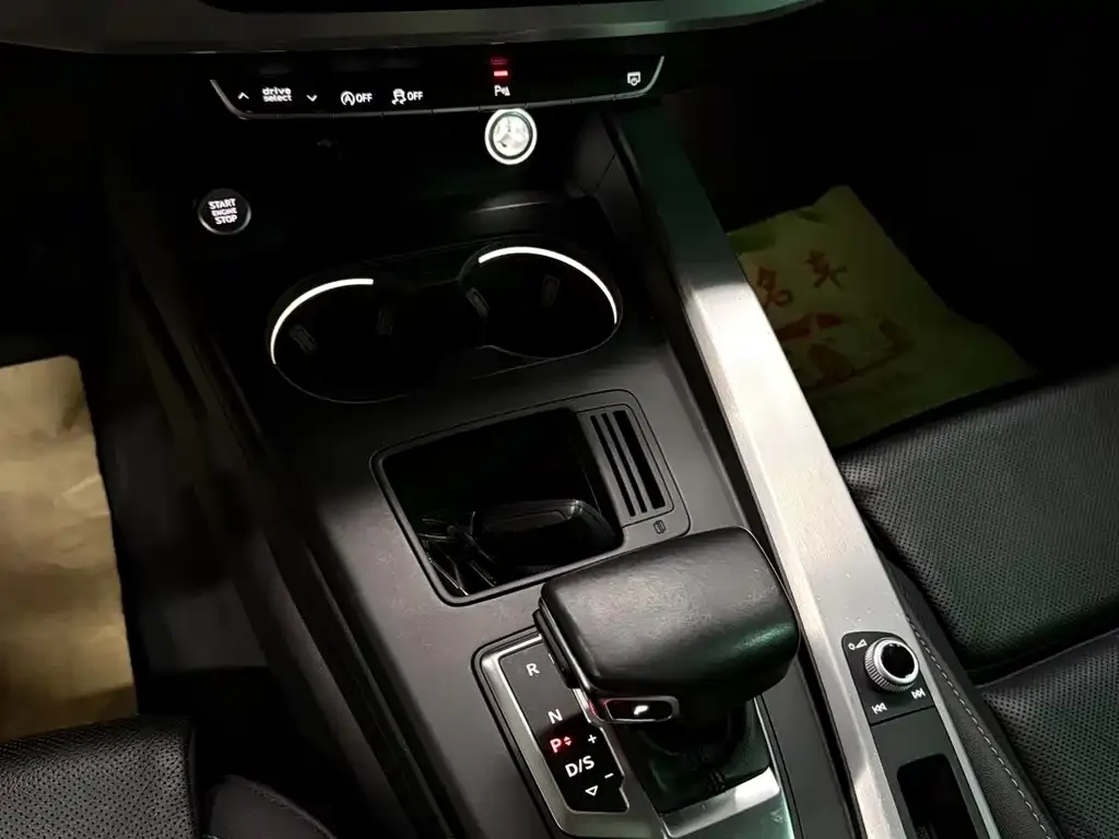 Audi A4L 2021 из CN, фото 7