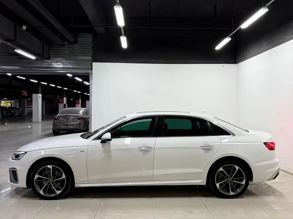 Audi A4L 2021 из CN, фото 8