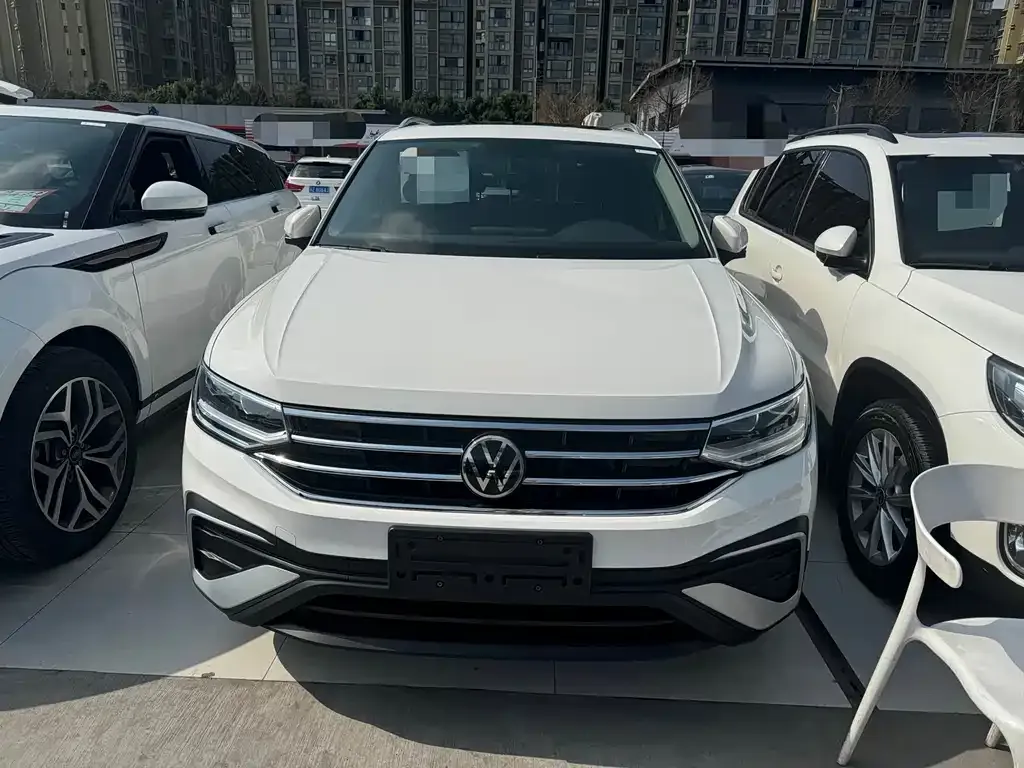 Volkswagen Tiguan L 2022 из CN, фото 2