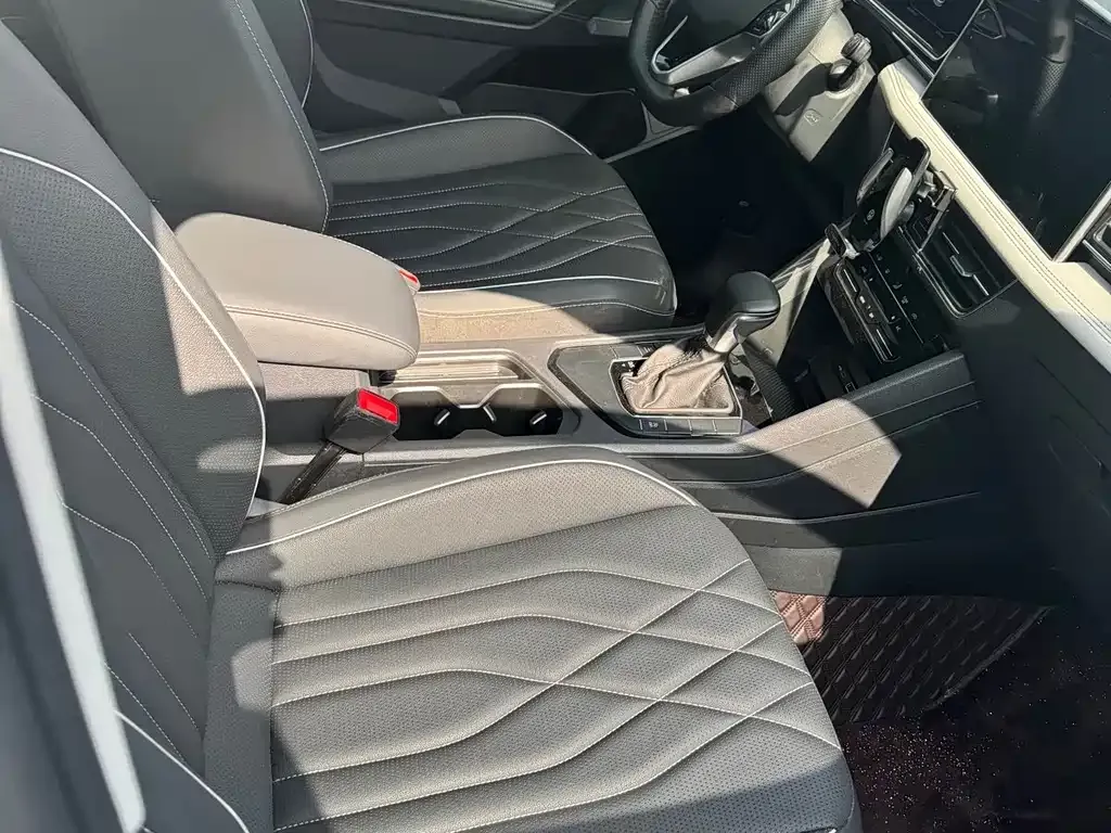 Volkswagen Tiguan L 2022 из CN, фото 4