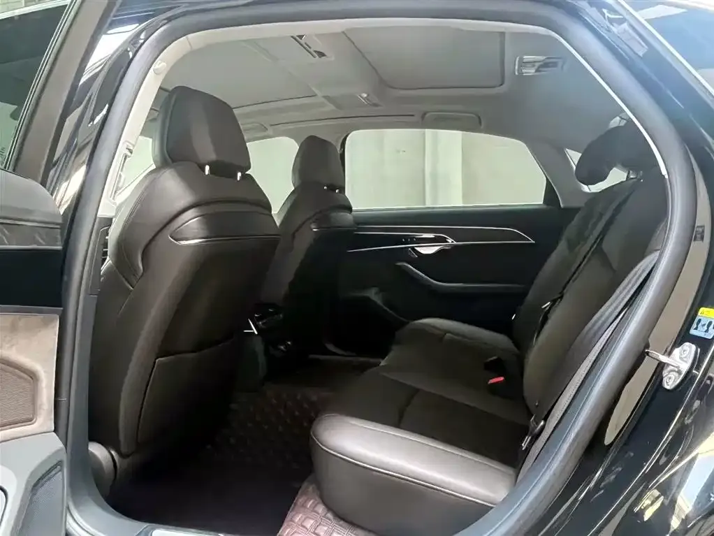 Audi A8 2022 из CN, фото 10