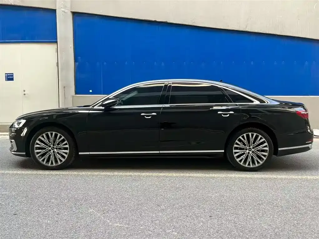 Audi A8 2022 из CN, фото 6
