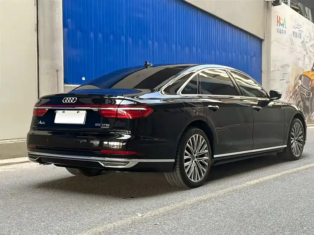 Audi A8 2022 из CN, фото 2