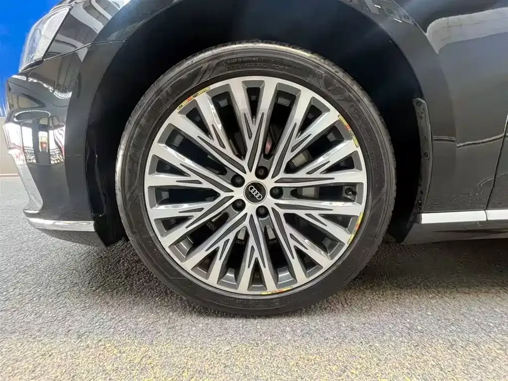 Audi A8 2022 из CN, фото 8