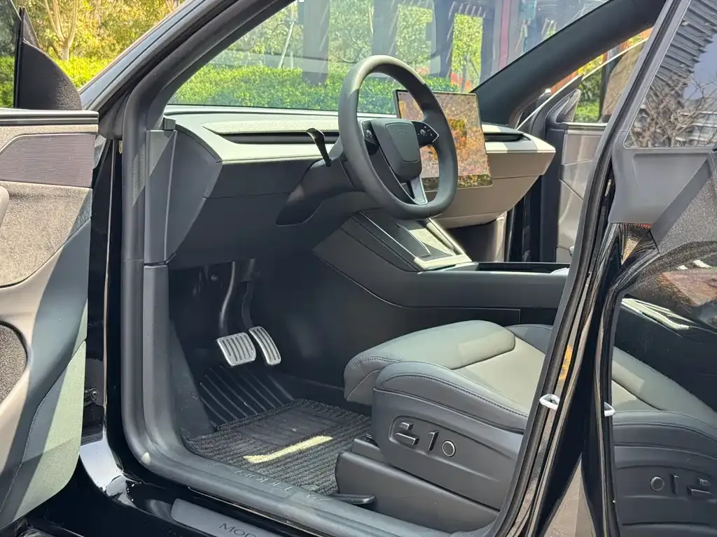 Tesla Model Y L — фото 2