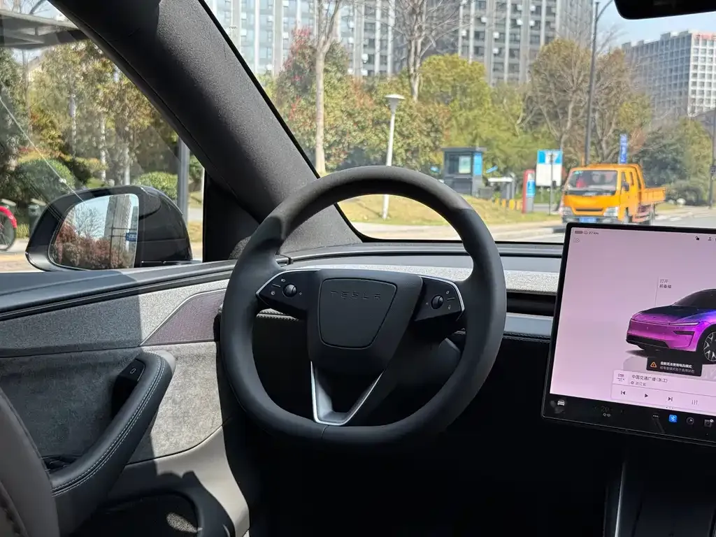 Tesla Model Y L — фото 8