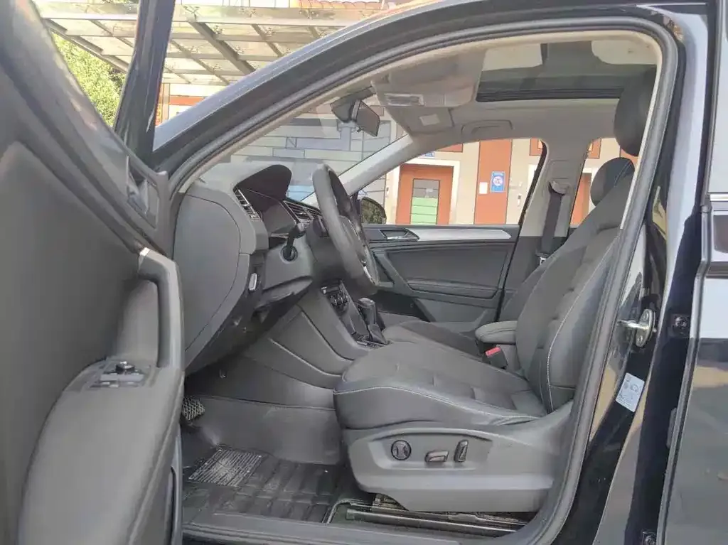 Volkswagen Tiguan L 2021 из CN, фото 4