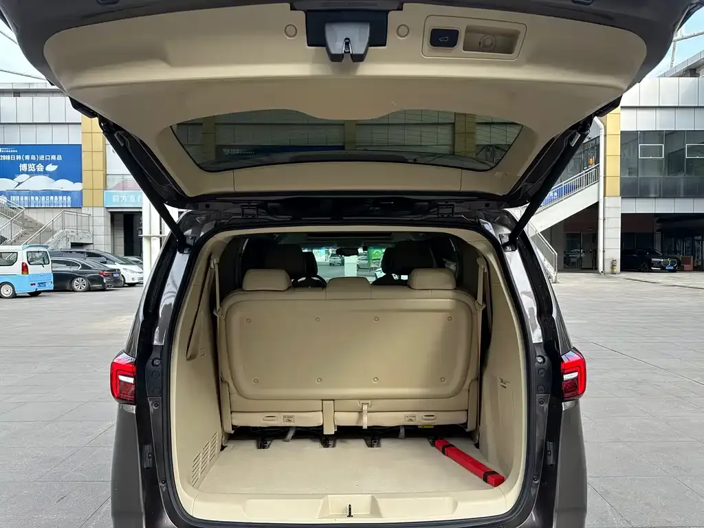 Buick GL8 2025 из CN, фото 3
