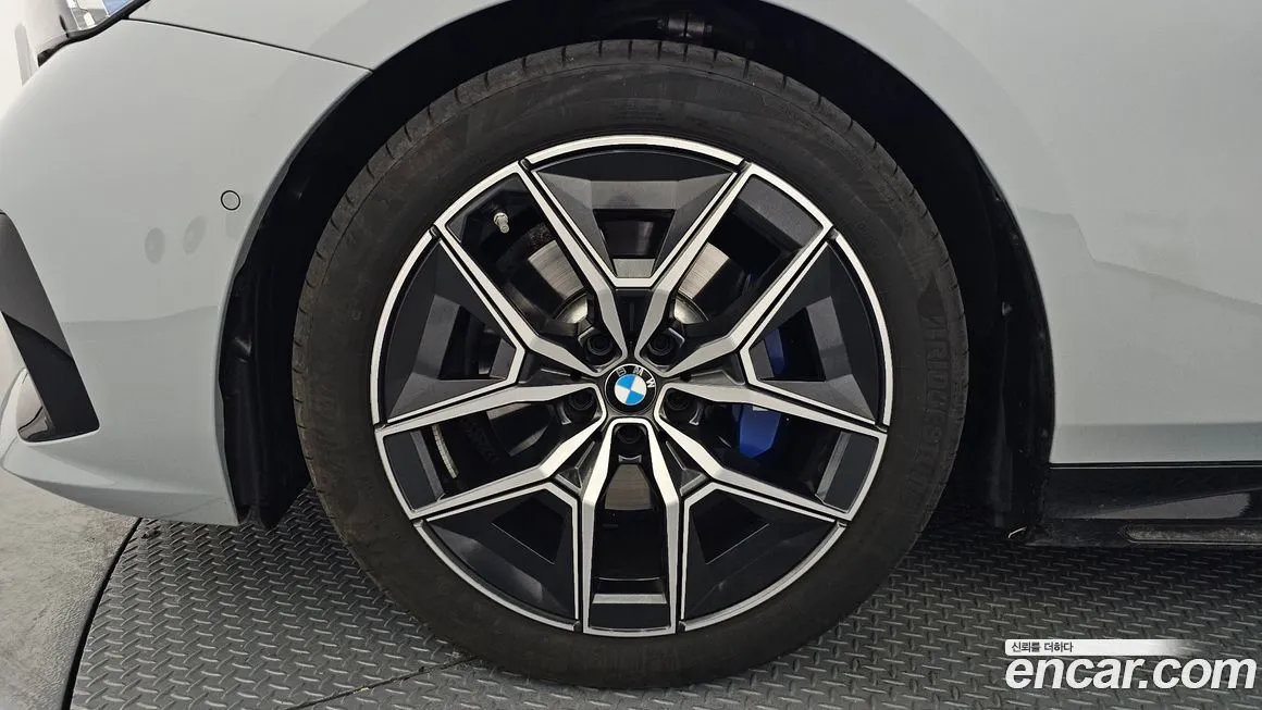 BMW 5-Series 2025 из KR, фото 8