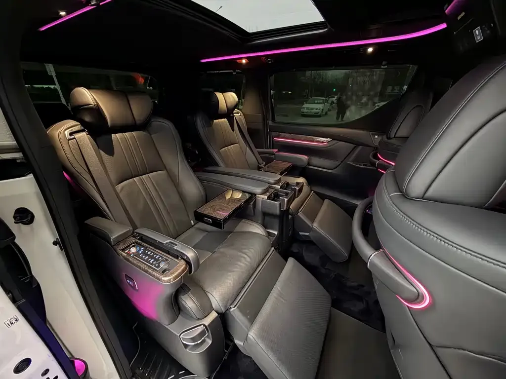 Toyota Vellfire 2023 из CN, фото 7
