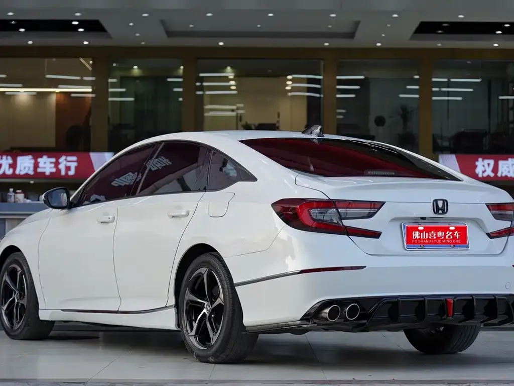 Honda Accord — фото 7