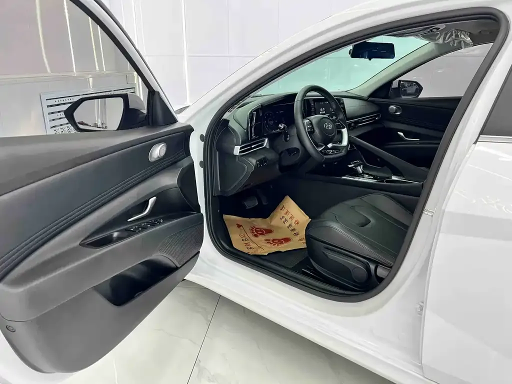 Hyundai Elantra 2022 из CN, фото 5