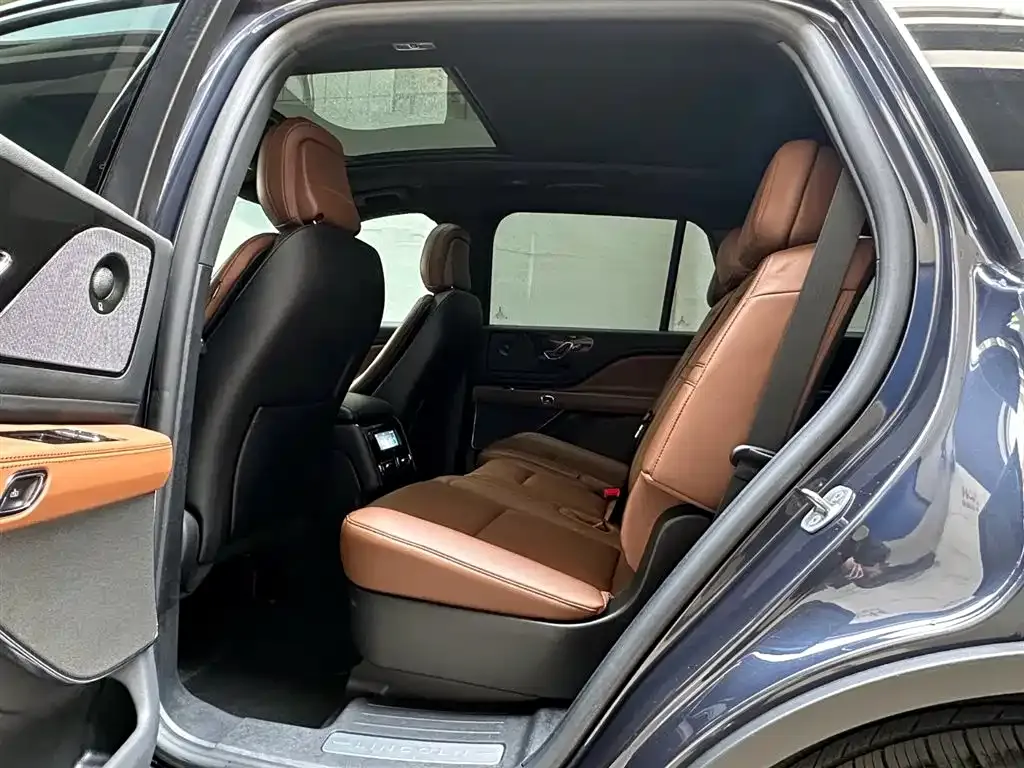 Lincoln Aviator 2023 из CN, фото 5