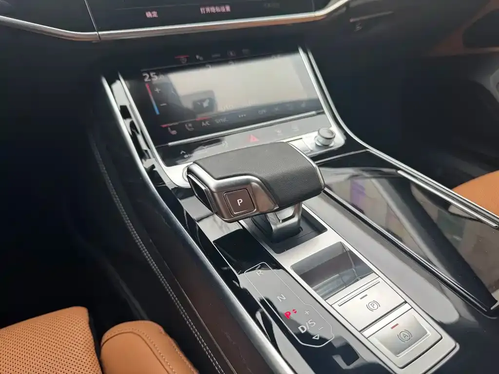 Audi A8 2024 из CN, фото 4