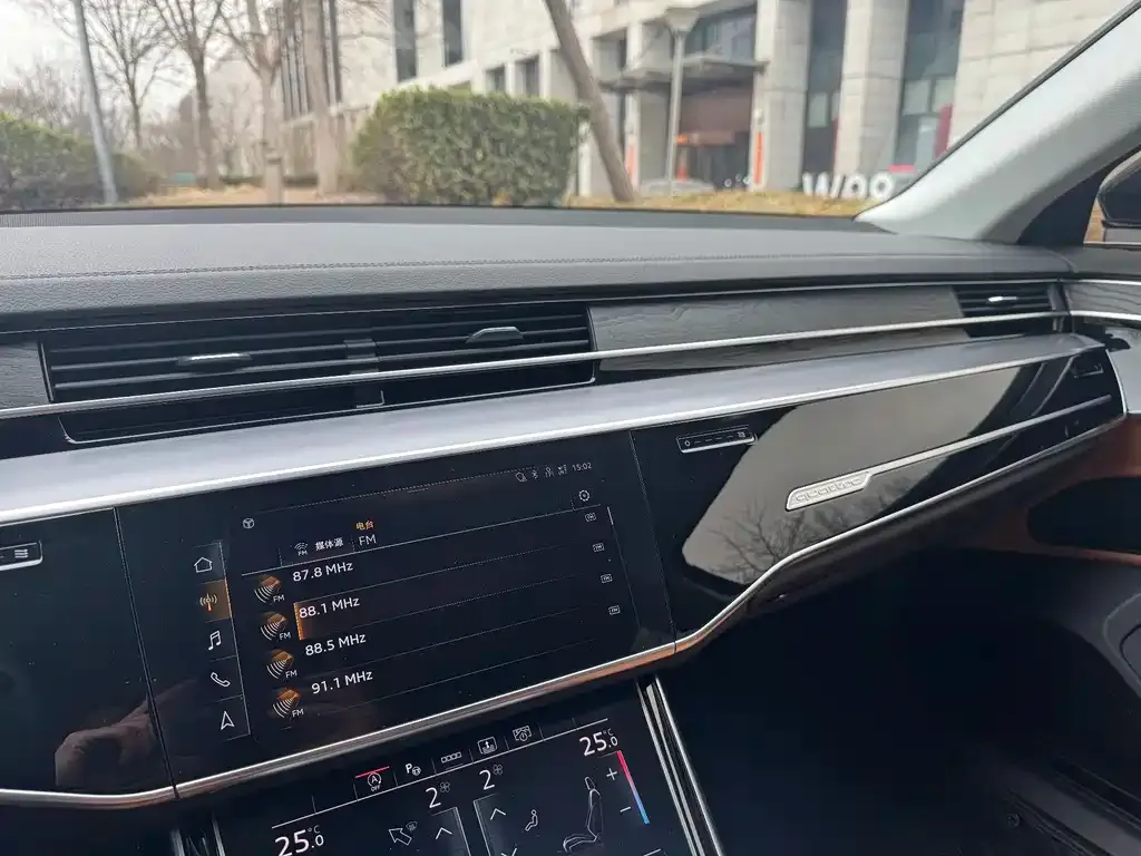 Audi A8 2024 из CN, фото 2