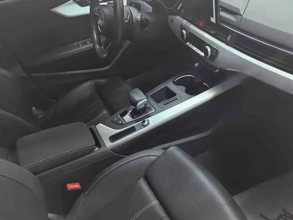 Audi A4L 2023 из CN, фото 3