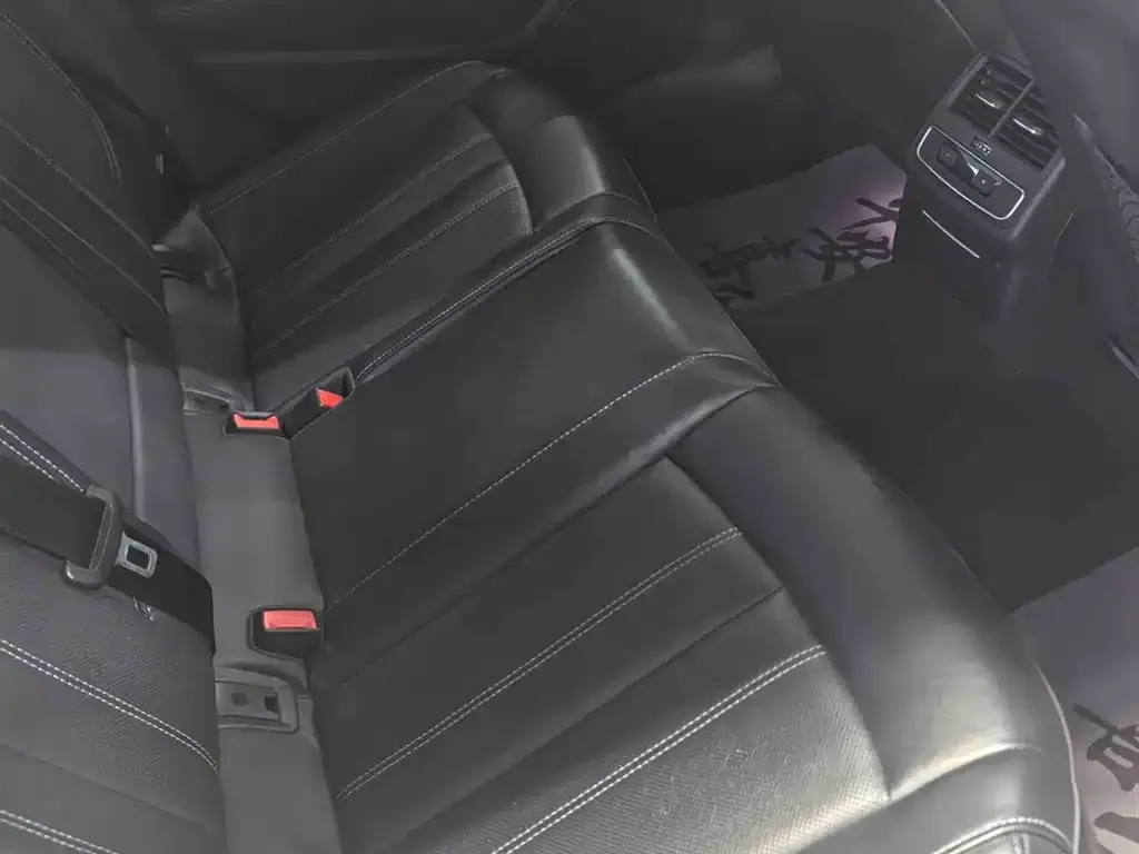 Audi A4L 2023 из CN, фото 5