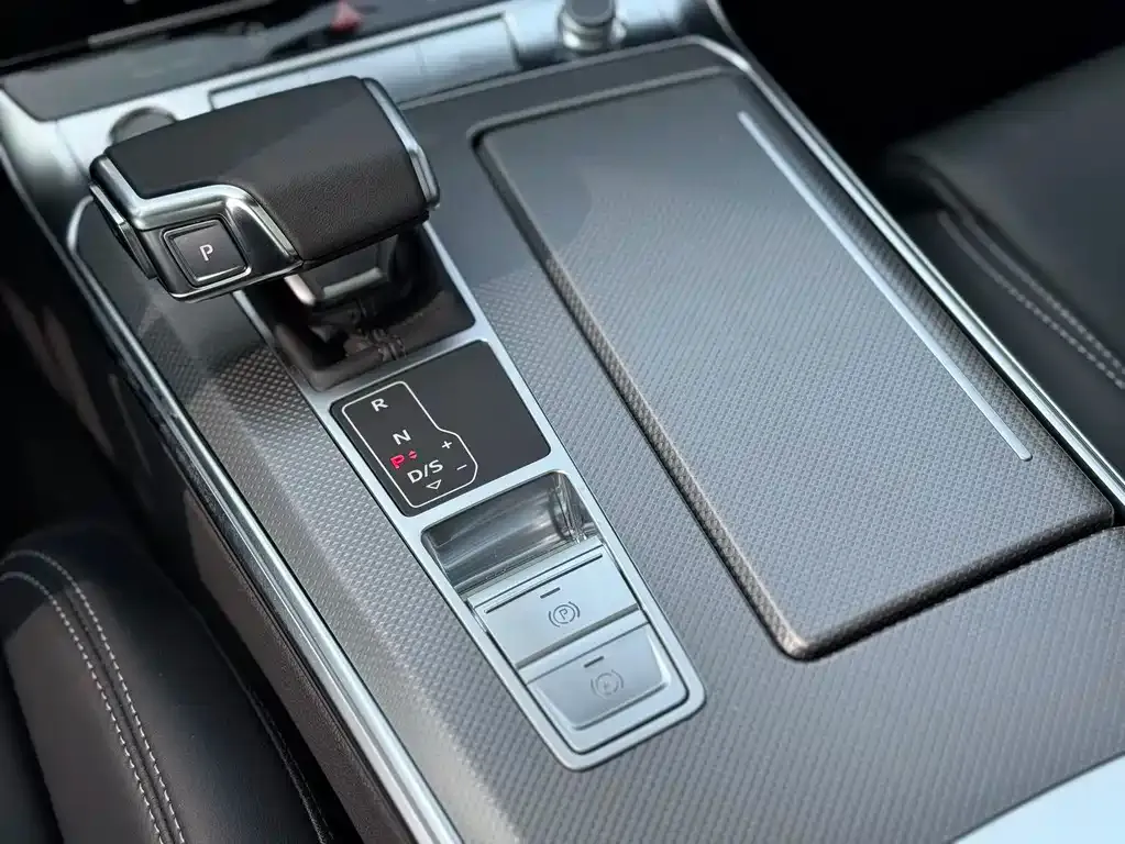 Audi A6L 2025 из CN, фото 7