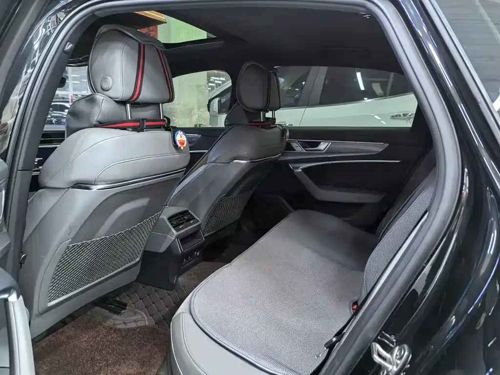 Audi A6L 2023 из CN, фото 7