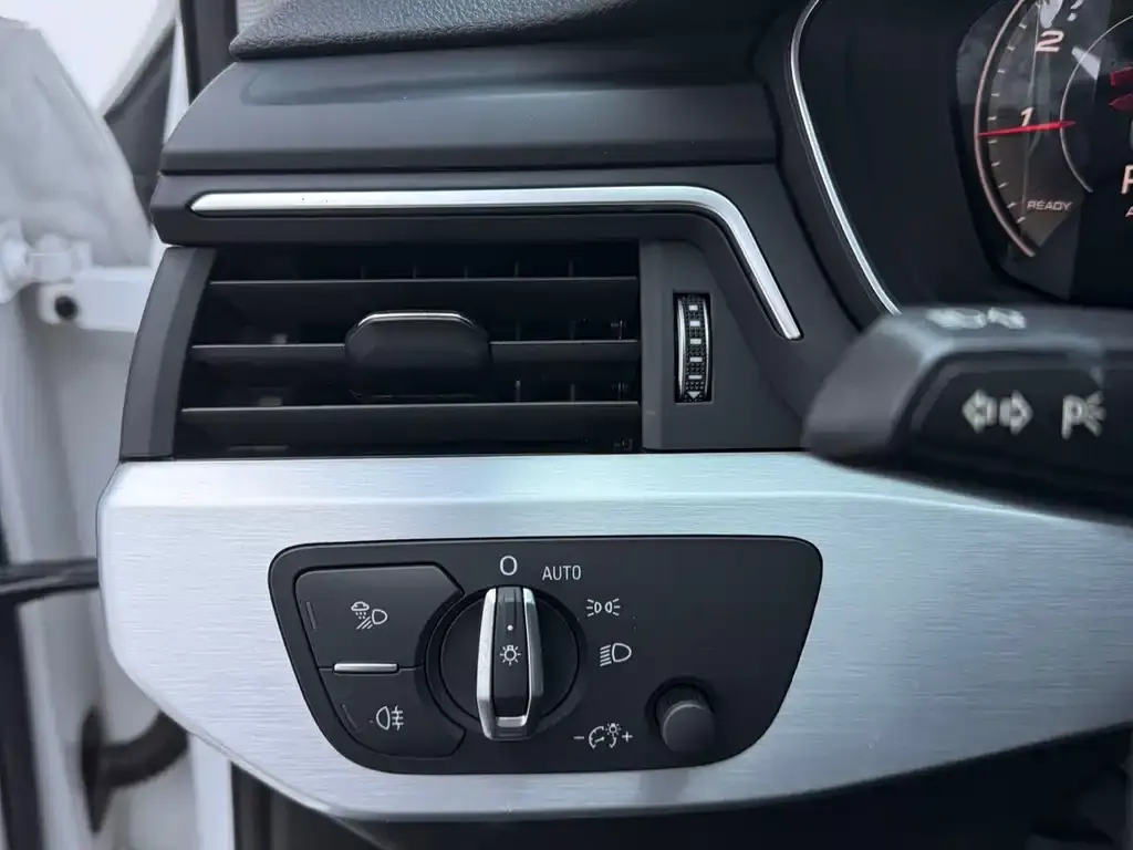 Audi A4L 2021 из CN, фото 8