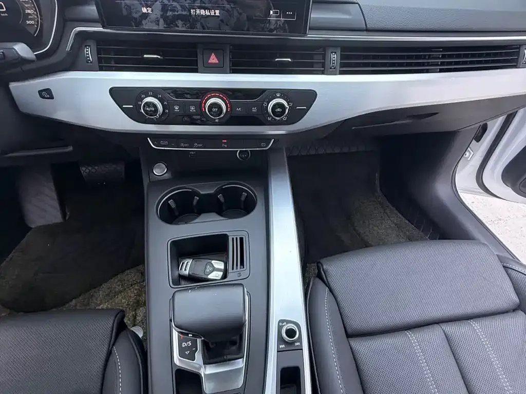 Audi A4L 2021 из CN, фото 5