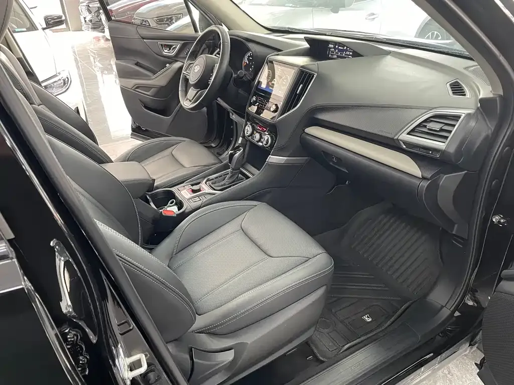 Subaru Forester 2022 из CN, фото 2