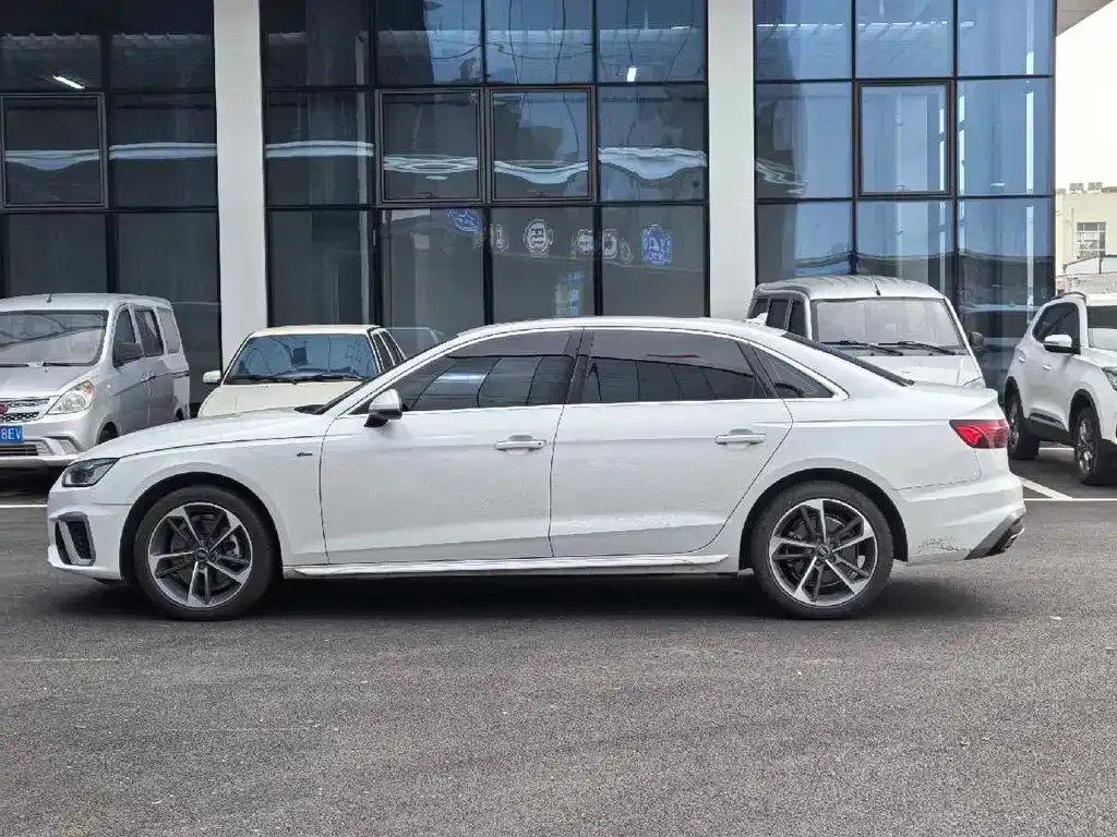 Audi A4L 2023 из CN, фото 9