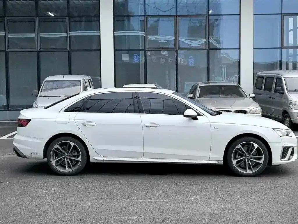 Audi A4L 2023 из CN, фото 6