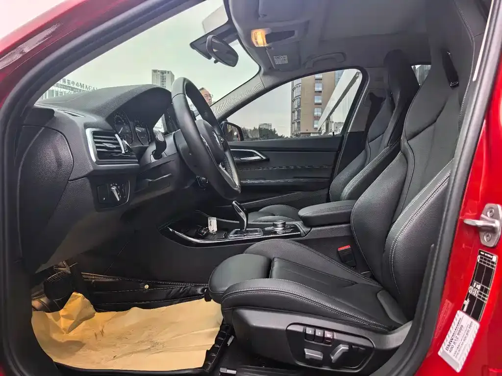 BMW 1 Series 2023 из CN, фото 2