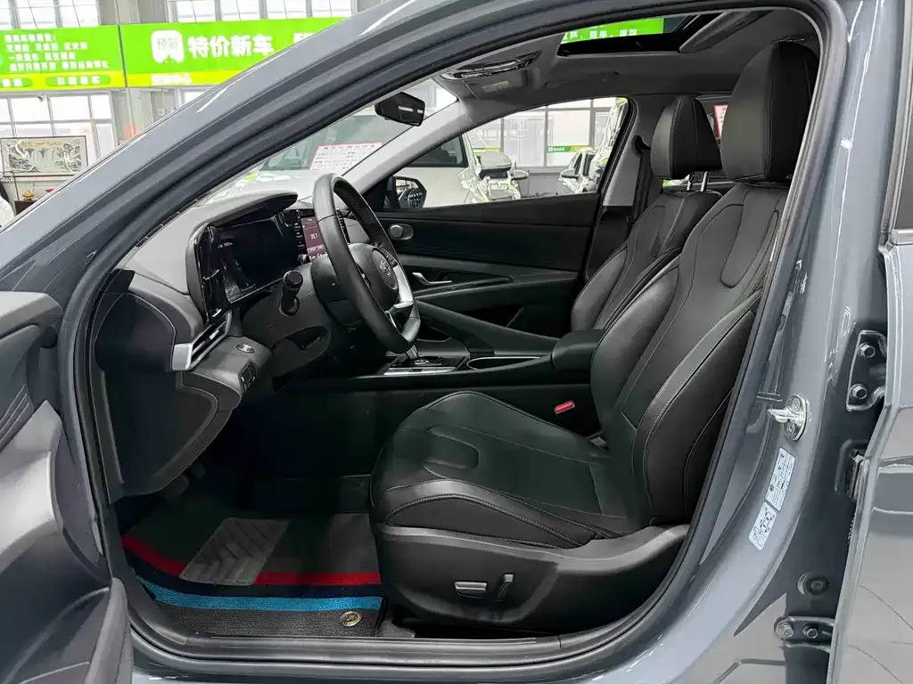 Hyundai Elantra 2022 из CN, фото 4