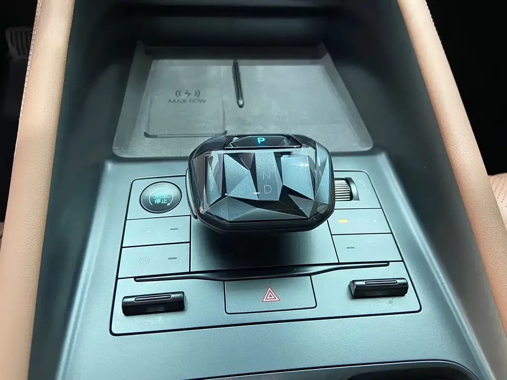 BYD L EV 2025 из CN, фото 2
