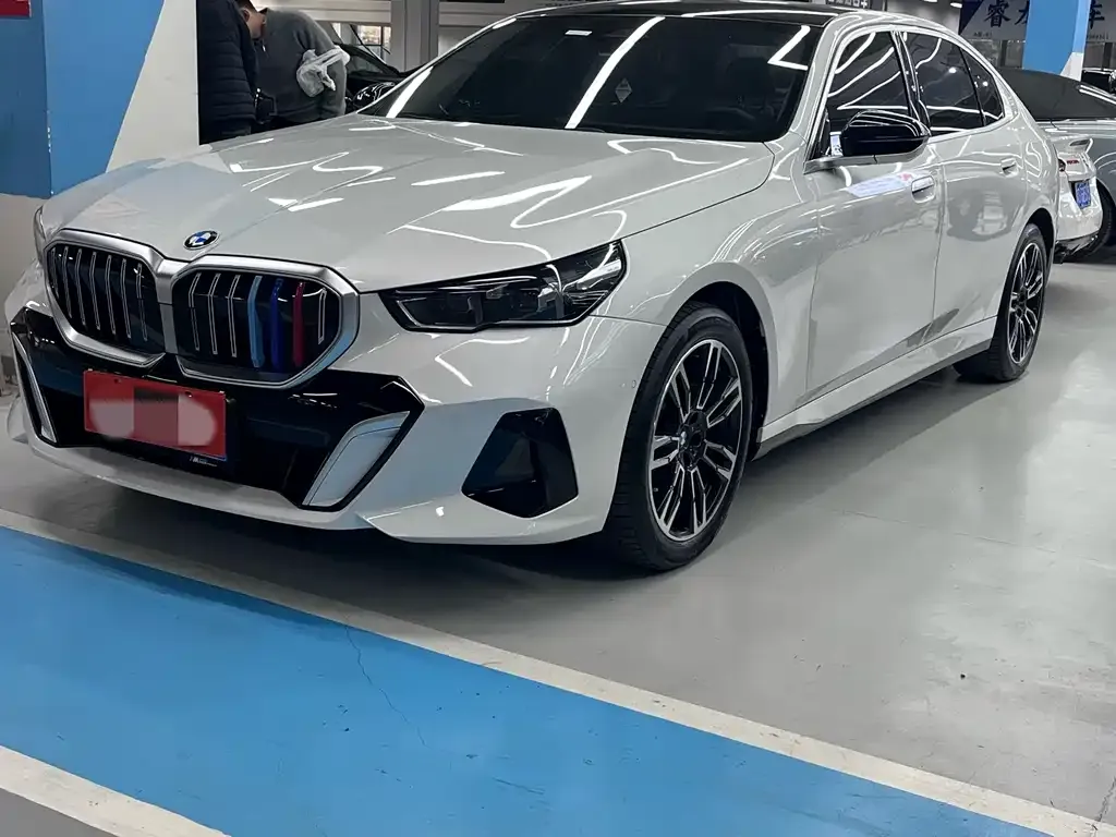 BMW 5 Series 2024 из CN, фото 1