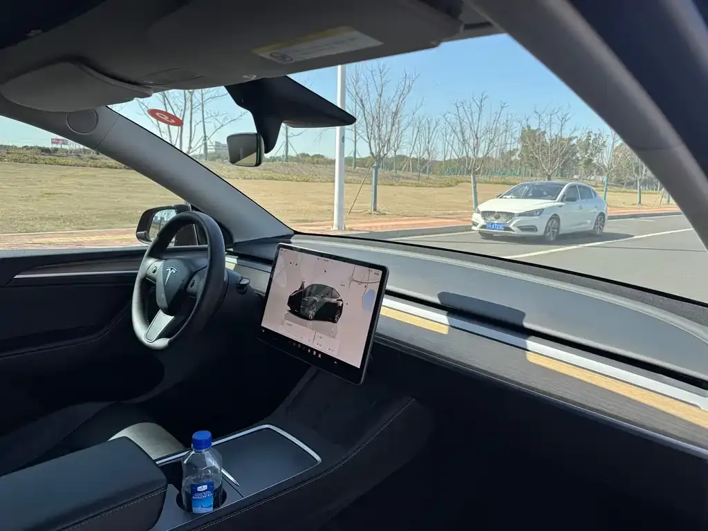 Tesla Model Y — фото 4