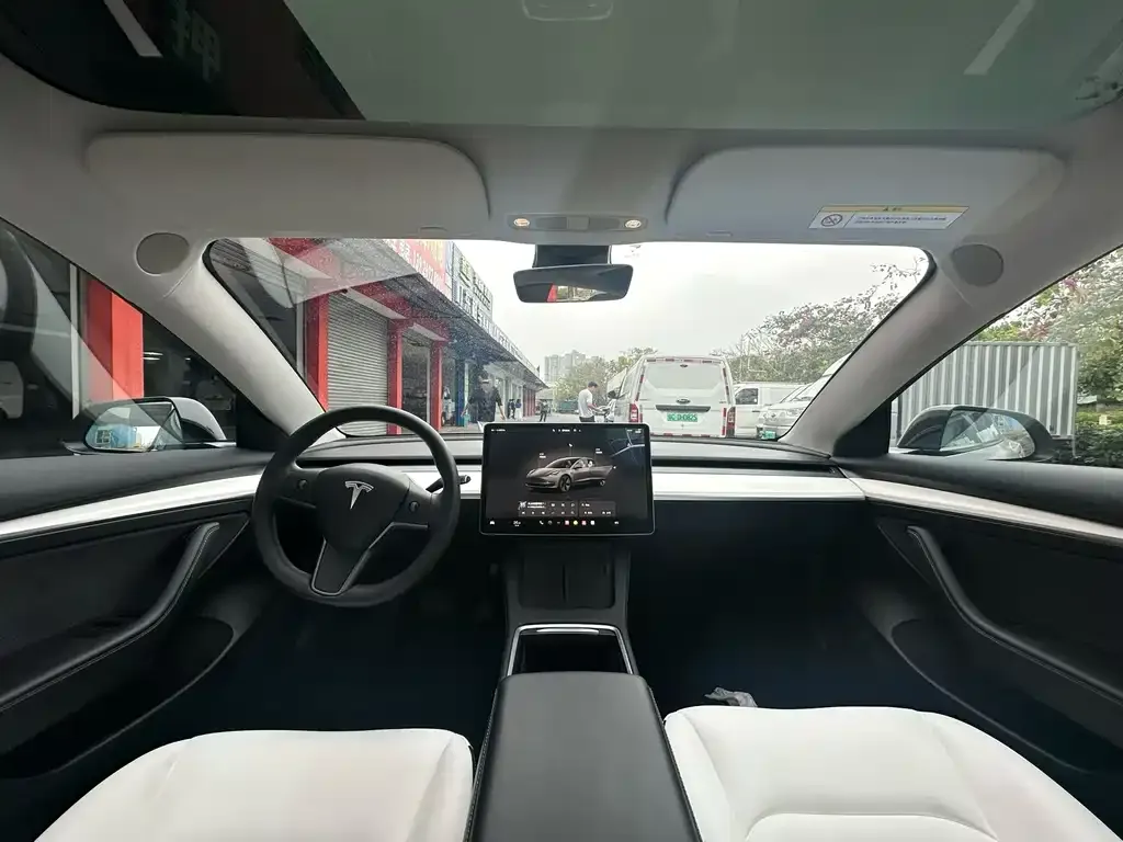 Tesla Model 3 — фото 3