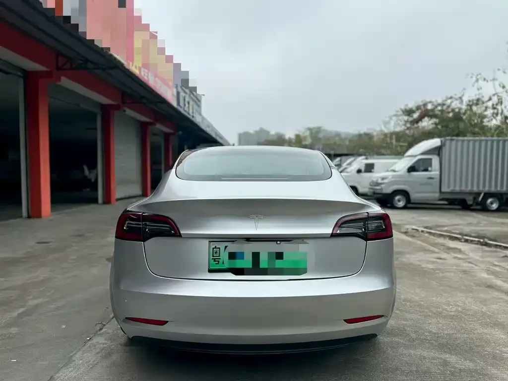 Tesla Model 3 — фото 4